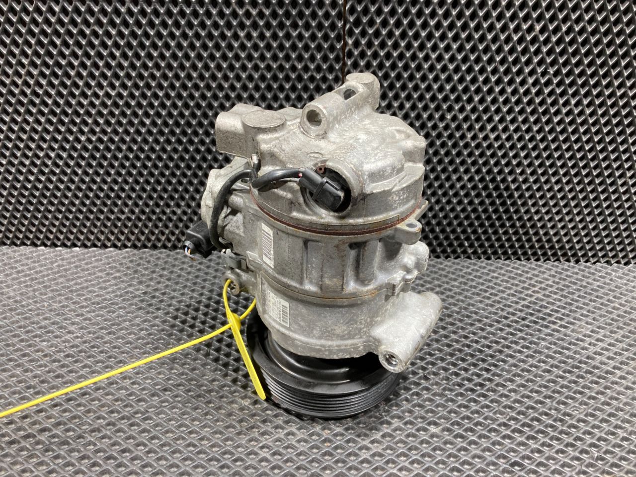 компрессор кондиционера Audi A6 4G/C7 2012, 3.0 л., CGWB, бензин, седан, 4G0260805A - фото №1