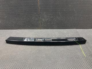накладка подсветки номера Land Rover Discovery 5 поколение L462 2018, 2.0 л., 204PT, бензин, АКПП, внедорожник 5 дв., HY3240406B, LR083124, HY3240406BA