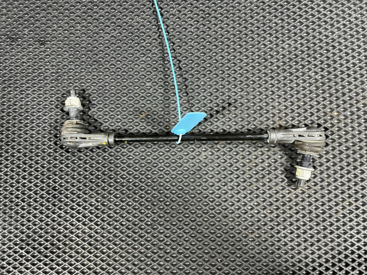 стойка стабилизатора Chevrolet Trax 2 поколение 2024, 1.2 л., бензин, АКПП, внедорожник 5 дв., передний привод, 42815816, 42711439 - фото №1