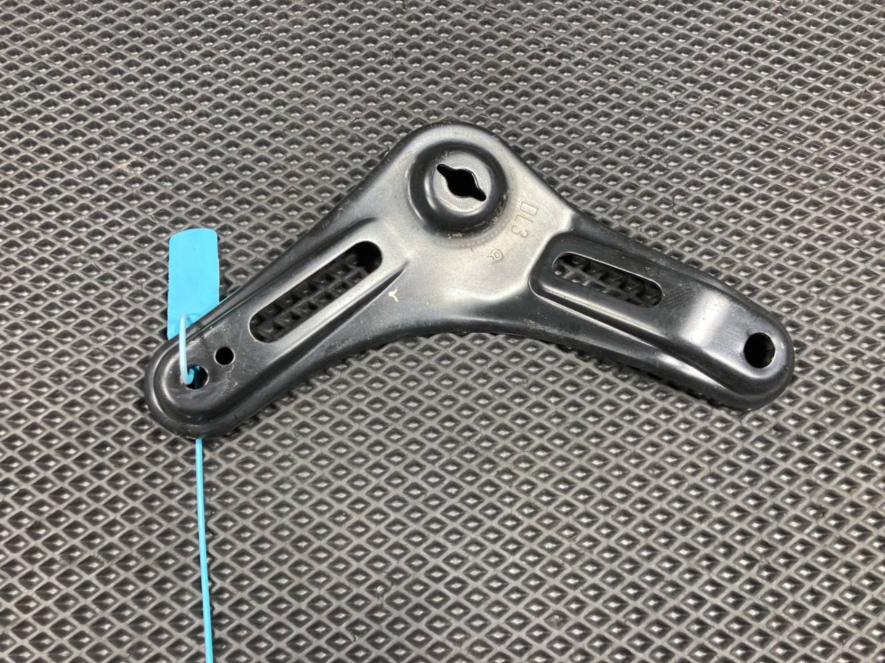 Кронштейн балки Kia K5 3 поколение 2020, 1.6 л., G4FP, бензин, АКПП, 62471L2000 - фото №1