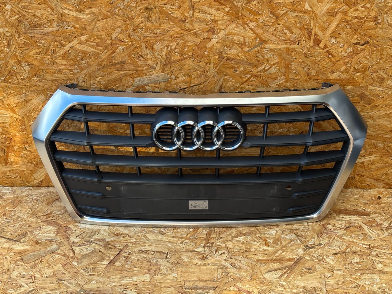 решетка радиатора Audi Q5 FY 2019, 2.0 л., бензин, АКПП, внедорожник 5 дв., 80A853651A, 80A853651, 80A853651B - фото №1