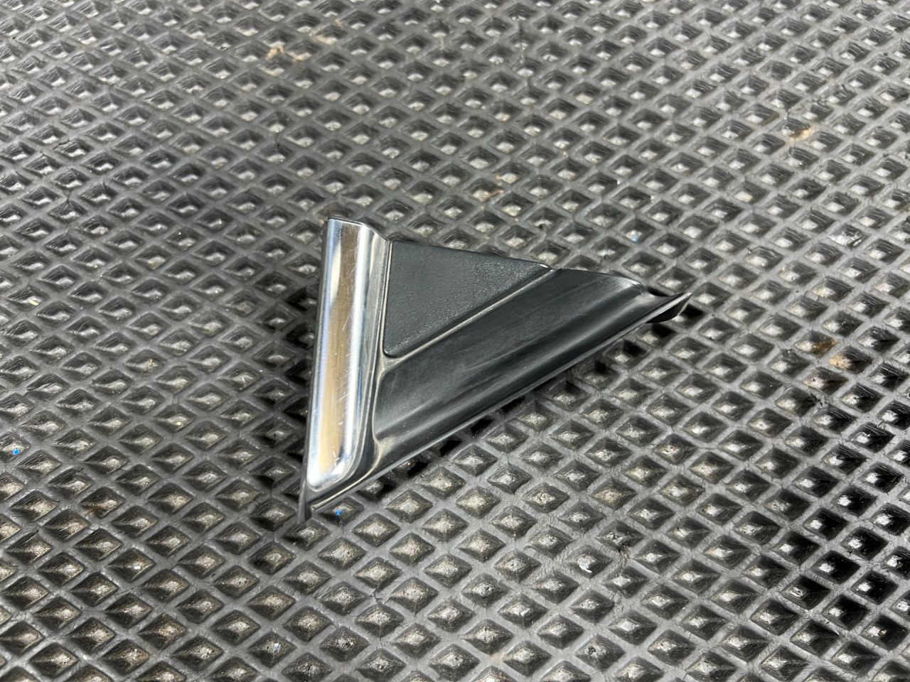 молдинг крыла Volkswagen Taos 1 поколение 2023, 1.5 л., DNKA, бензин, АКПП, внедорожник 5 дв., передний привод, 2GJ853272B - фото №1