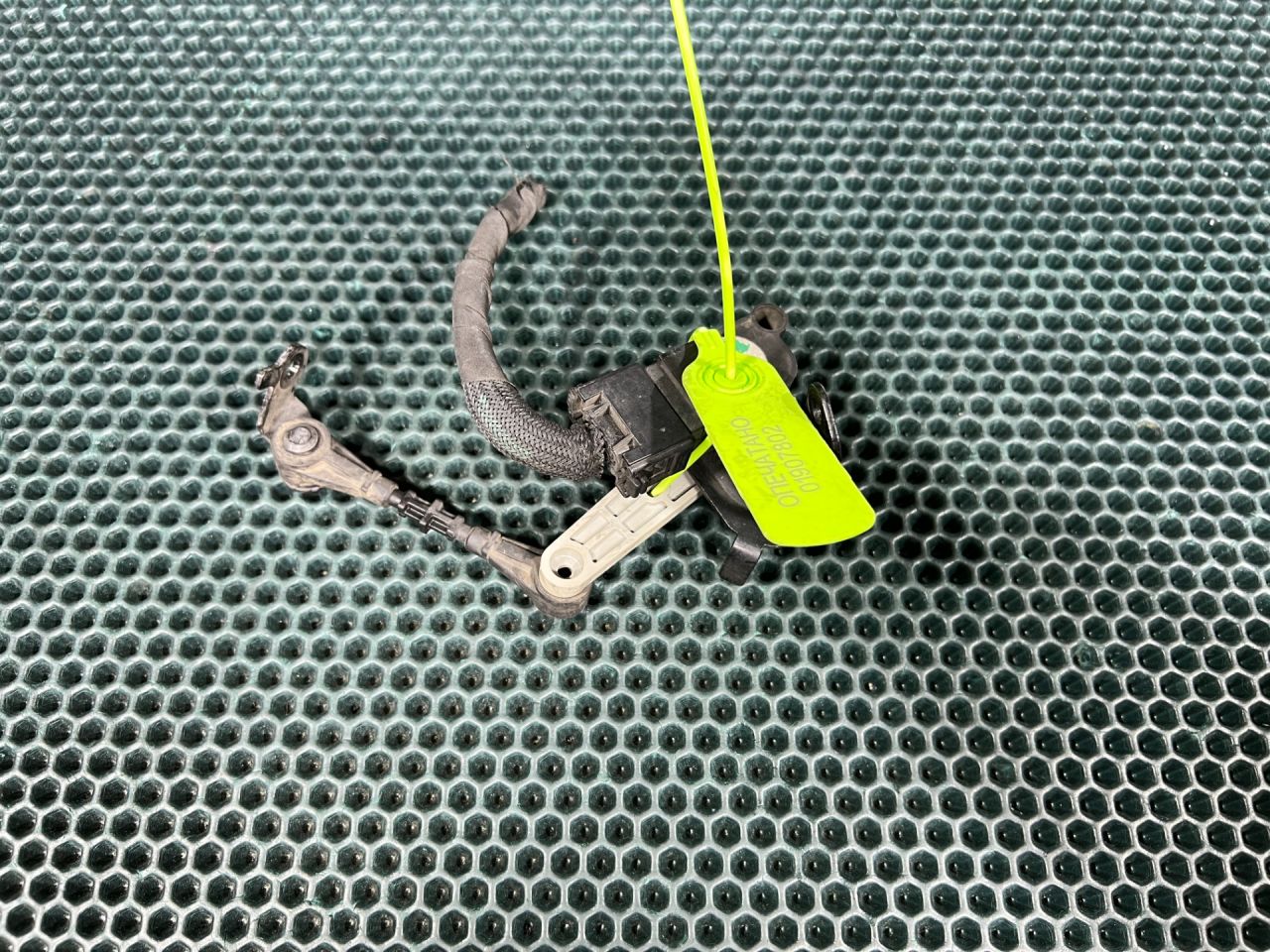 датчик дорожного просвета Land Rover Range Rover Velar 1 поколение 2018, 3.0 л., бензин, АКПП, внедорожник 5 дв., T2H3167, LR090681, HK833C280DA, T4A3217 - фото №1