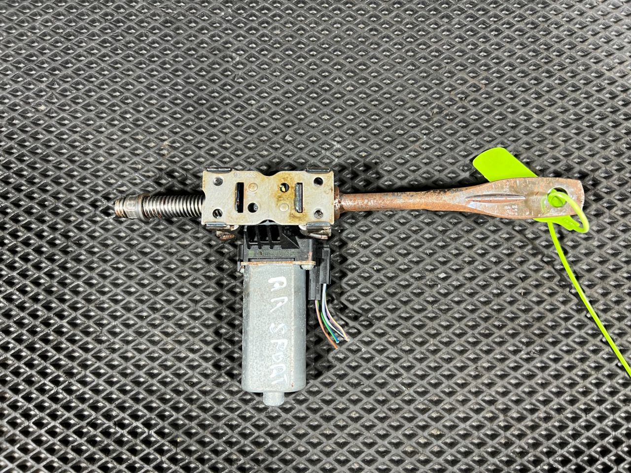 моторчик регулировки сиденья Land Rover Range Rover Sport 2 поколение 2013, 2.0 л., бензин, АКПП, внедорожник 5 дв., 984685106 - фото №1