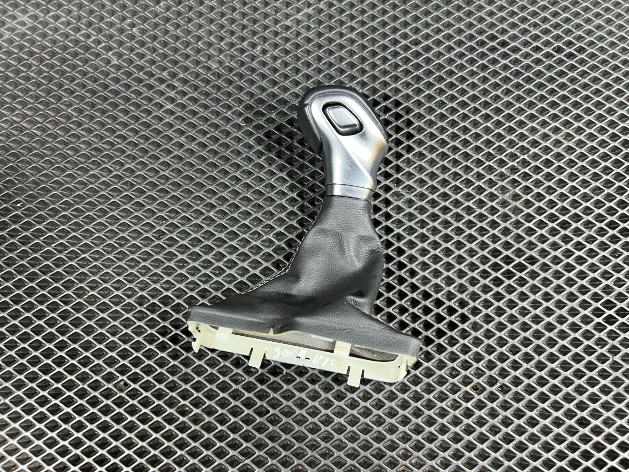 ручка кулисы КПП Kia Sorento 4 поколение 2023, 2.5 л., бензин, АКПП, внедорожник 5 дв., передний привод, 46700R5110, 46720S9200WK - фото №1