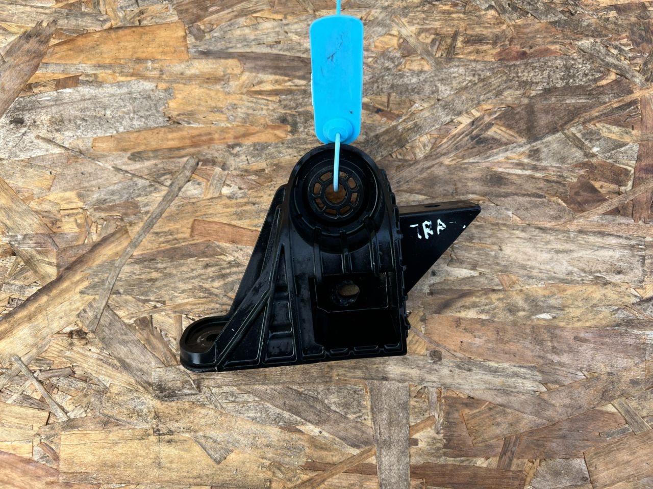 кронштейн радиатора Chevrolet Trax 2 поколение 2024, 1.2 л., бензин, АКПП, внедорожник 5 дв., передний привод, 42810018 - фото №1