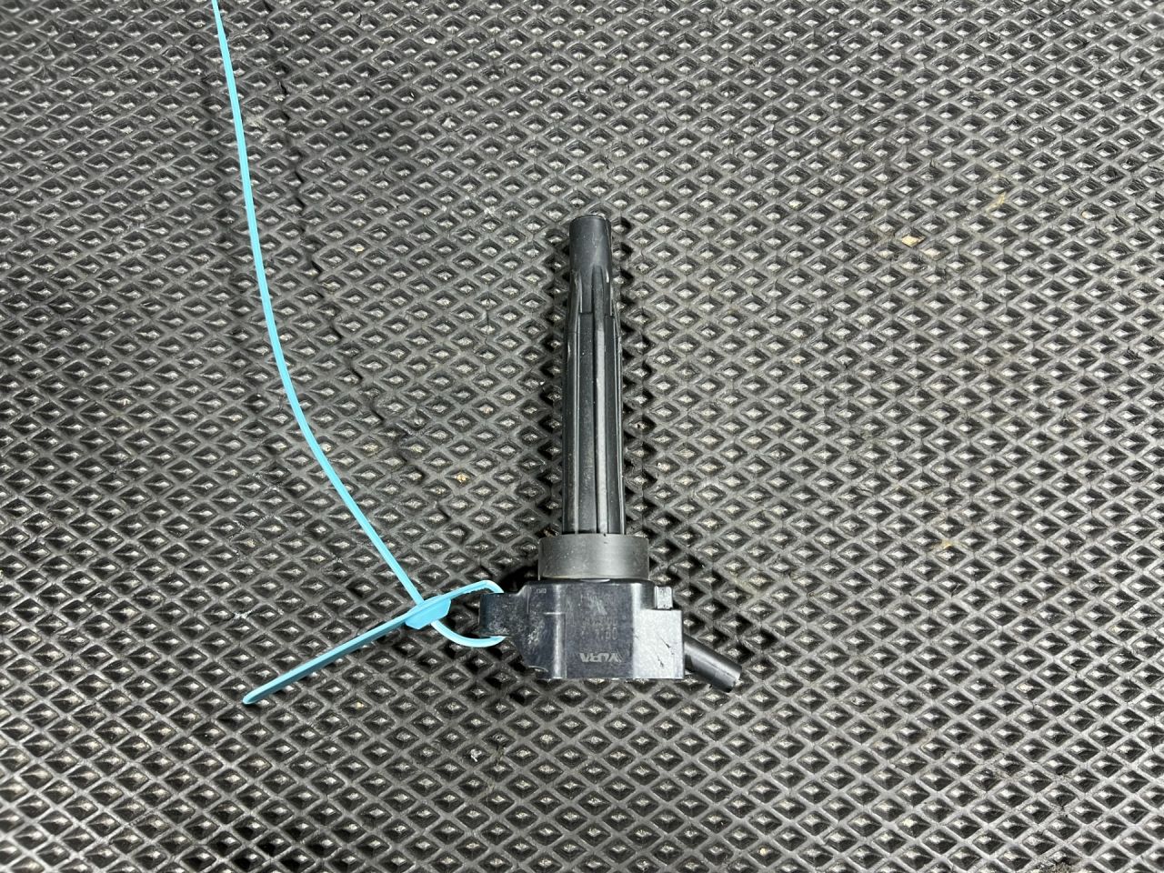 катушка зажигания Kia Sorento 4 поколение 2023, 2.0 л., G4KA, бензин, АКПП, внедорожник 5 дв., передний привод, 27300-2T000 - фото №1