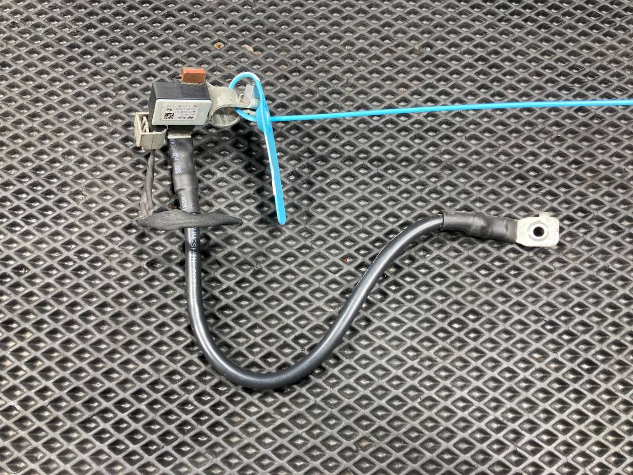 клемма аккумулятора минус Kia K5 3 поколение 2022, 1.6 л., G4FP, бензин, АКПП, 37180-L0000 - фото №1