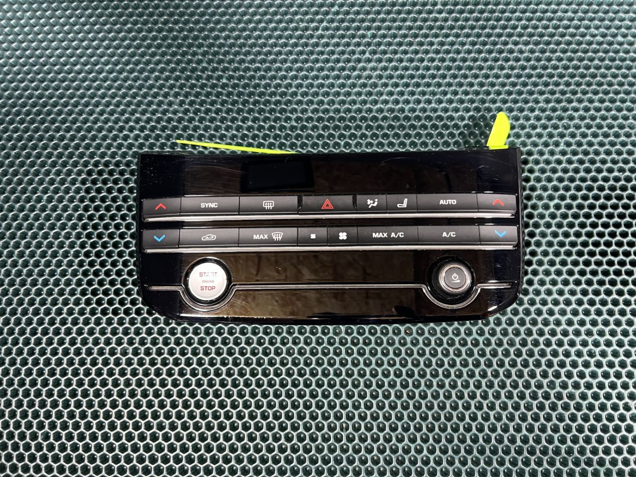 блок управления печки / климат-контроля Jaguar XE 1 поколение 2016, 3.0 л., бензин, седан, GX6318C858RE, T4A3322, T4N4328 - фото №1