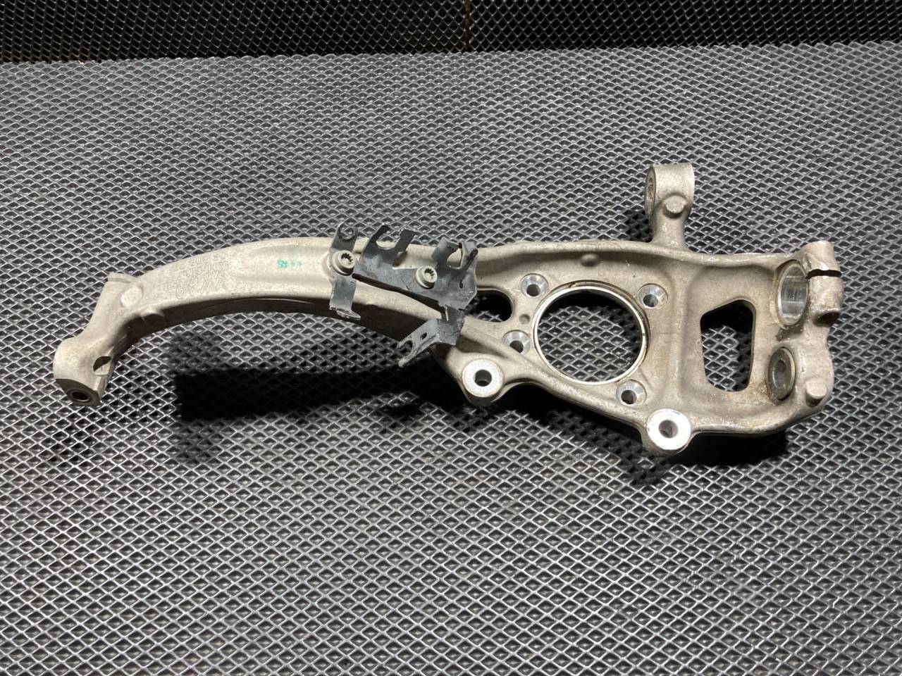 кулак поворотный левый Audi A5 F5 2018, 2.0 л., бензин, АКПП, седан, 8W0407241F, 8W0407559 - фото №1