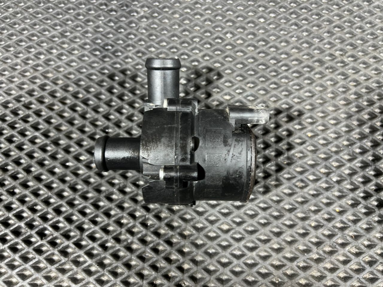 насос антифриза дополнительный Jaguar F-Pace 1 поколение 2018, 2.0 л., бензин, АКПП, DX2318D474AC, LR049317, T2H2556, 0392023249 - фото №1