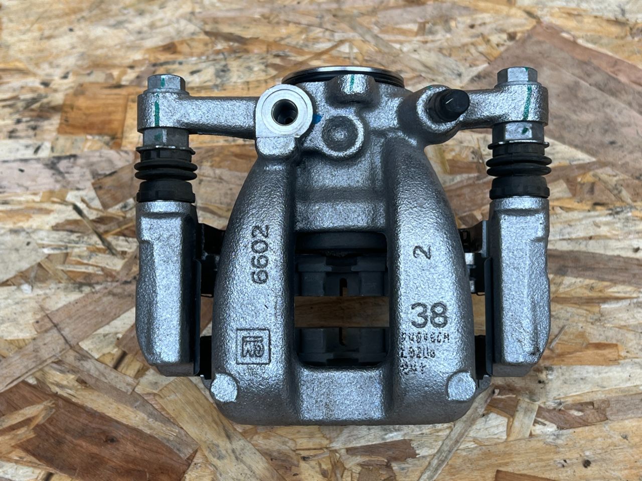 суппорт задний правый Buick Envista 1 поколение 2024, 1.2 л., бензин, АКПП, внедорожник 5 дв., 60007794 - фото №1