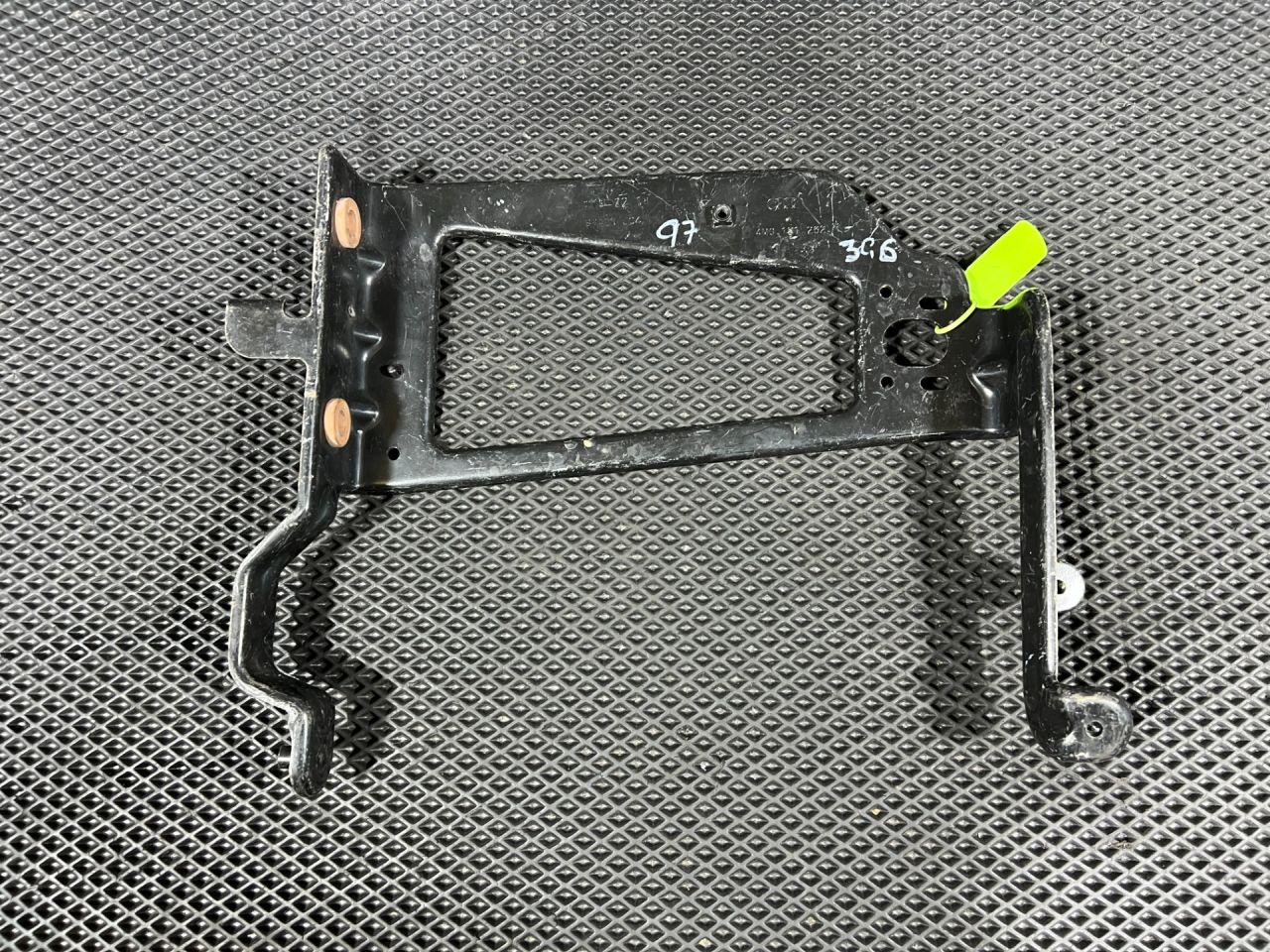 кронштейн радиатора Audi Q7 4M 2017, 3.0 л., бензин, АКПП, внедорожник 5 дв., 4M0121262R - фото №1