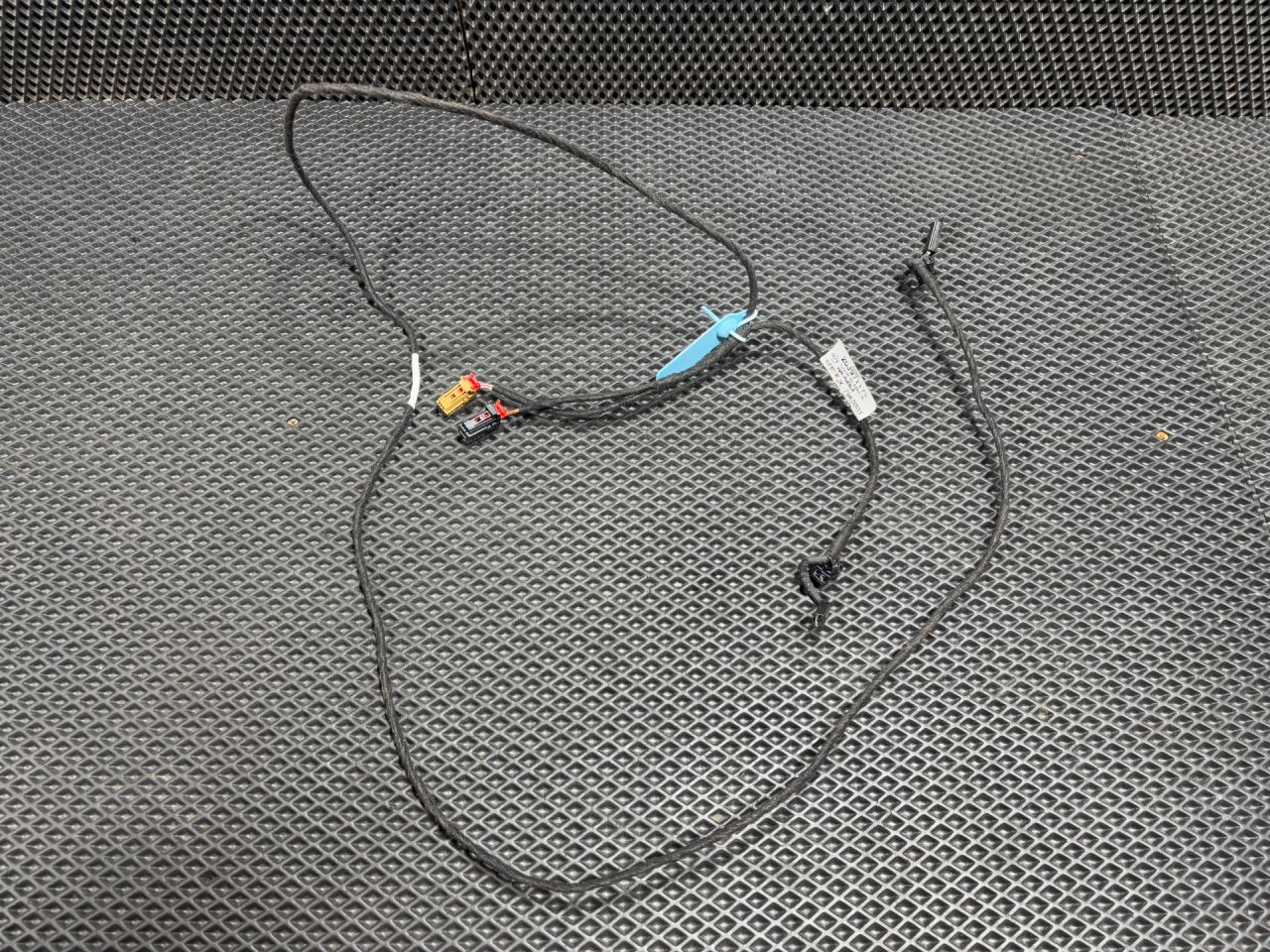 Проводка крышки багажника Volkswagen Taos 1 поколение 2021, 1.5 л., DNKA, бензин, АКПП, внедорожник 5 дв., 2GJ971175 - фото №1