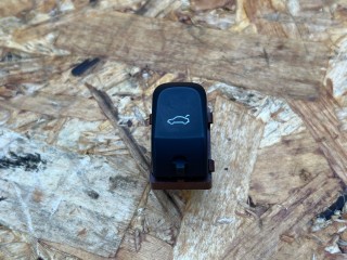 кнопка открытия багажника Audi A8 D4/4H [рестайлинг] 2013, 4.0 л., CEUA, бензин, АКПП, седан, 4H0959831A