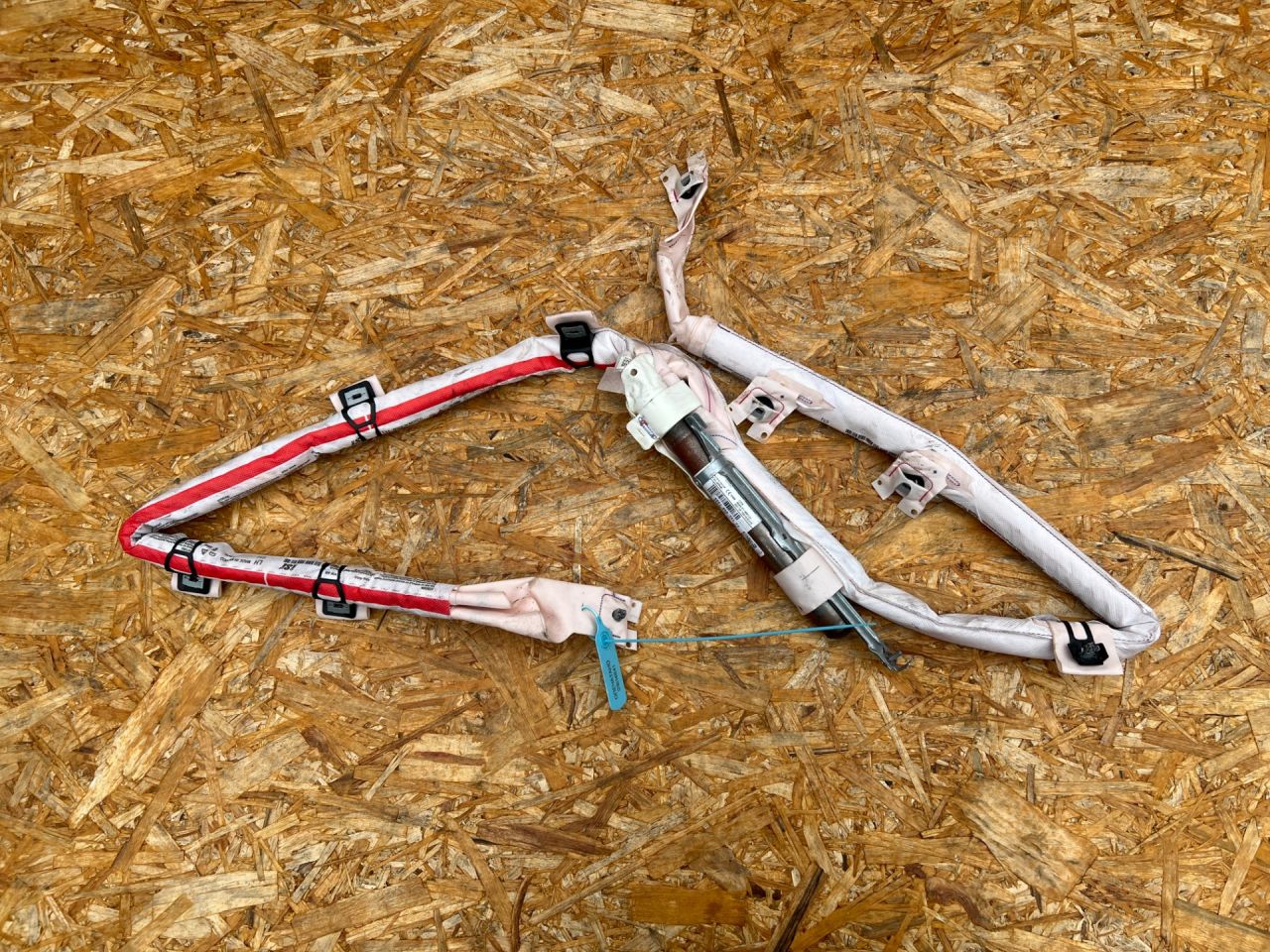 подушка безопасности боковая (шторка) Volkswagen Taos 1 поколение 2023, 1.5 л., DNKA, бензин, АКПП, внедорожник 5 дв., передний привод, 2GJ880741F - фото №1