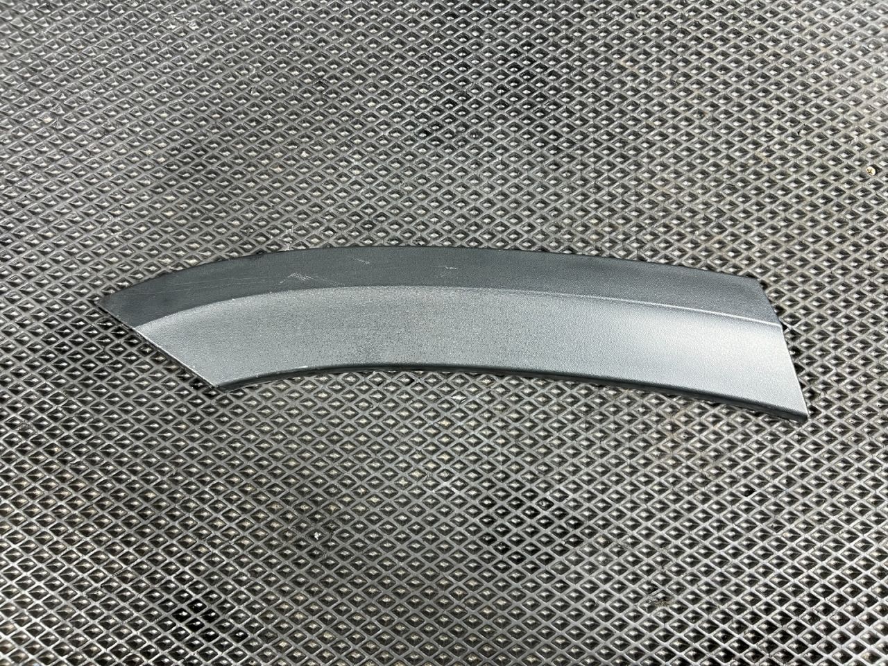 молдинг крыла Volkswagen Taos 1 поколение 2023, 1.5 л., DNKA, бензин, АКПП, внедорожник 5 дв., передний привод, 2GJ854990A - фото №1