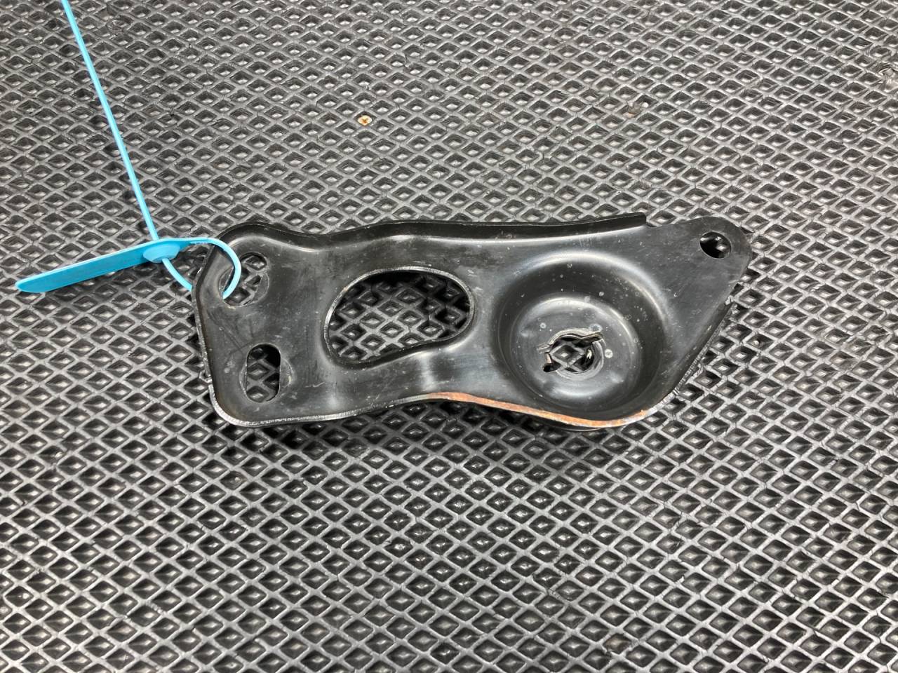 Кронштейн балки Kia K5 3 поколение 2020, 1.6 л., G4FP, бензин, АКПП, 62471L1500 - фото №1