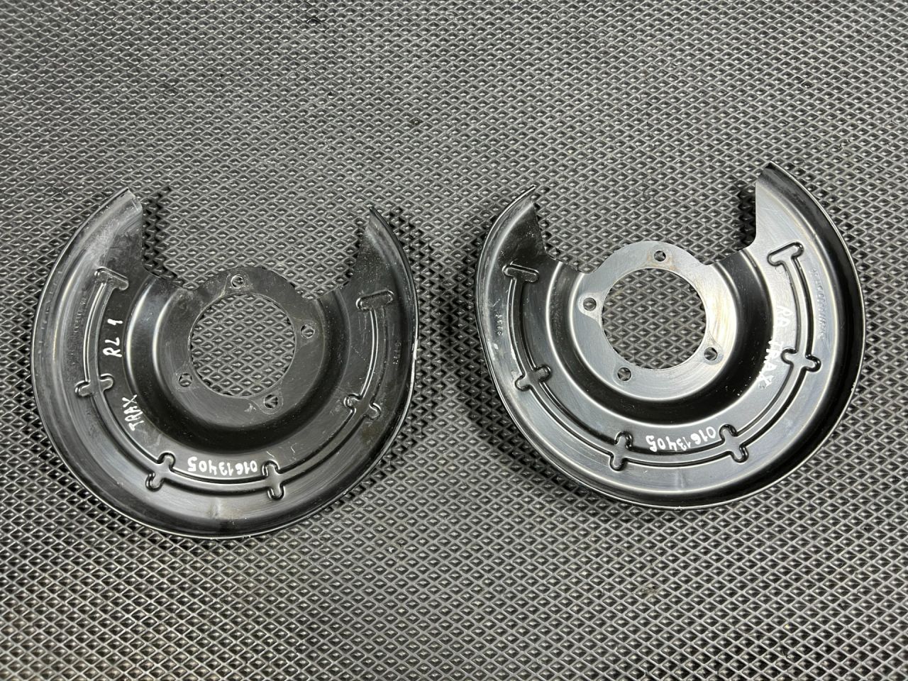 защитный кожух тормозного механизма Chevrolet Trax 2 поколение 2023, 1.2 л., бензин, АКПП, внедорожник 5 дв., 60006608, 60006609 - фото №1