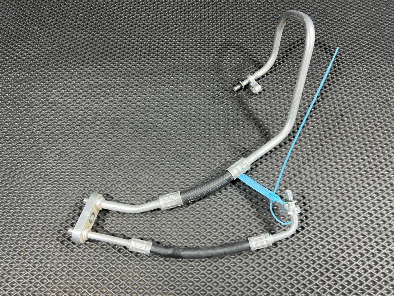 шланг (трубка) АКПП Chevrolet Trax 2 поколение 2024, 1.2 л., бензин, АКПП, внедорожник 5 дв., передний привод, 84518145, 84244037 - фото №1