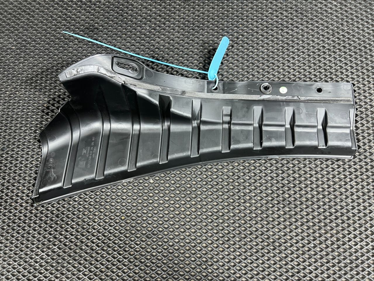 воздуховод (дефлектор) радиатора Buick Envista 1 поколение 2024, 1.2 л., бензин, АКПП, внедорожник 5 дв., 42734486 - фото №1