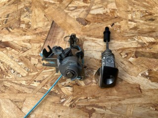 личинка дверного замка Audi S8 D4 2013, 4.0 л., CGTA, бензин, АКПП, седан, 8F0827573