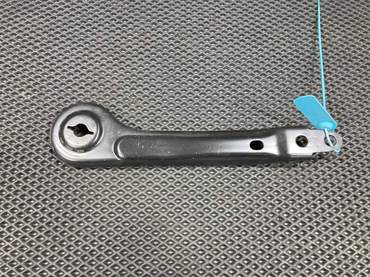 Кронштейн балки Kia K5 3 поколение 2020, 1.6 л., G4FP, бензин, АКПП, 55470L1000 - фото №1