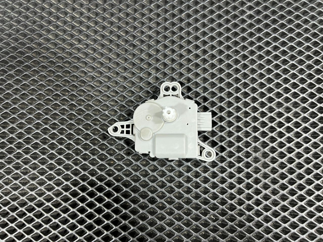 моторчик заслонки печки Kia Sorento 4 поколение 2023, 2.5 л., бензин, АКПП, внедорожник 5 дв., передний привод, EA1F1-DN8AB02 - фото №1