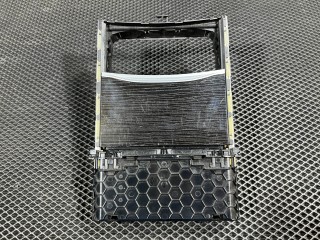 подстаканник BMW 7 серия G11/G12 2017, 3.0 л., N55 B30 A, бензин, АКПП, седан, 6847013, 8066679, 82778001, 51169327501