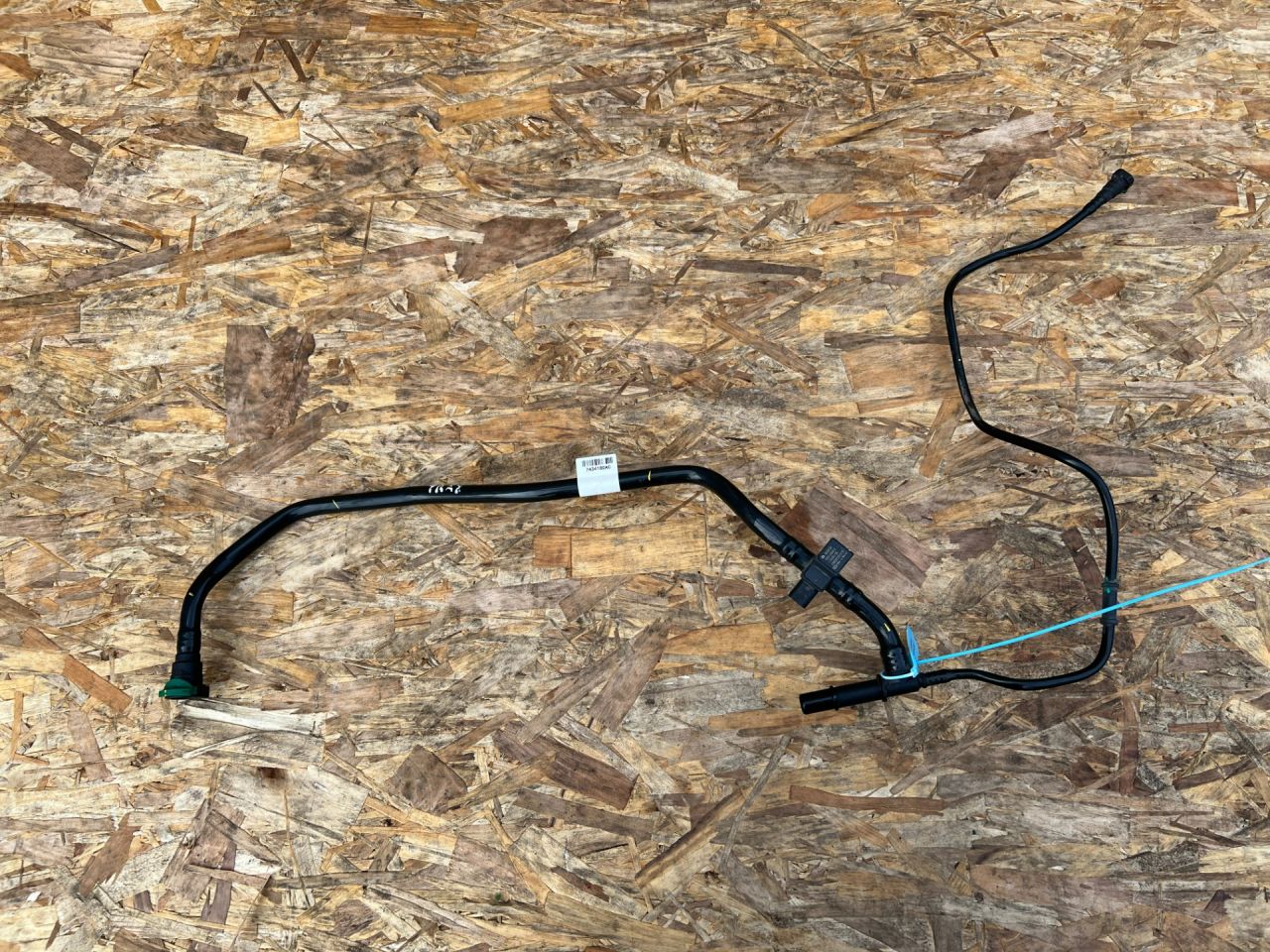 трубка вентиляции бака Chevrolet Trax 2 поколение 2024, 1.2 л., LIH, бензин, АКПП, внедорожник 5 дв., передний привод, 7434180 - фото №1