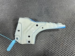 крепление ( кронштейн ) крыла Volkswagen Taos 1 поколение 2023, 1.5 л., DNKA, бензин, АКПП, внедорожник 5 дв., передний привод, 2GJ821168