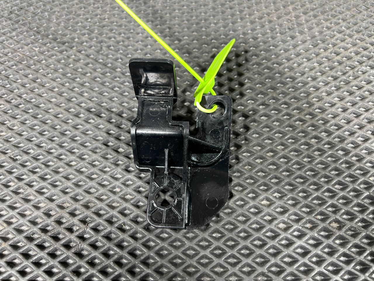 крепление фары правой Land Rover Range Rover Sport 2 поколение 2016, 3.0 л., LR-V6, бензин, АКПП, внедорожник 5 дв., 47641757DX, LR054698, LR049181 - фото №1