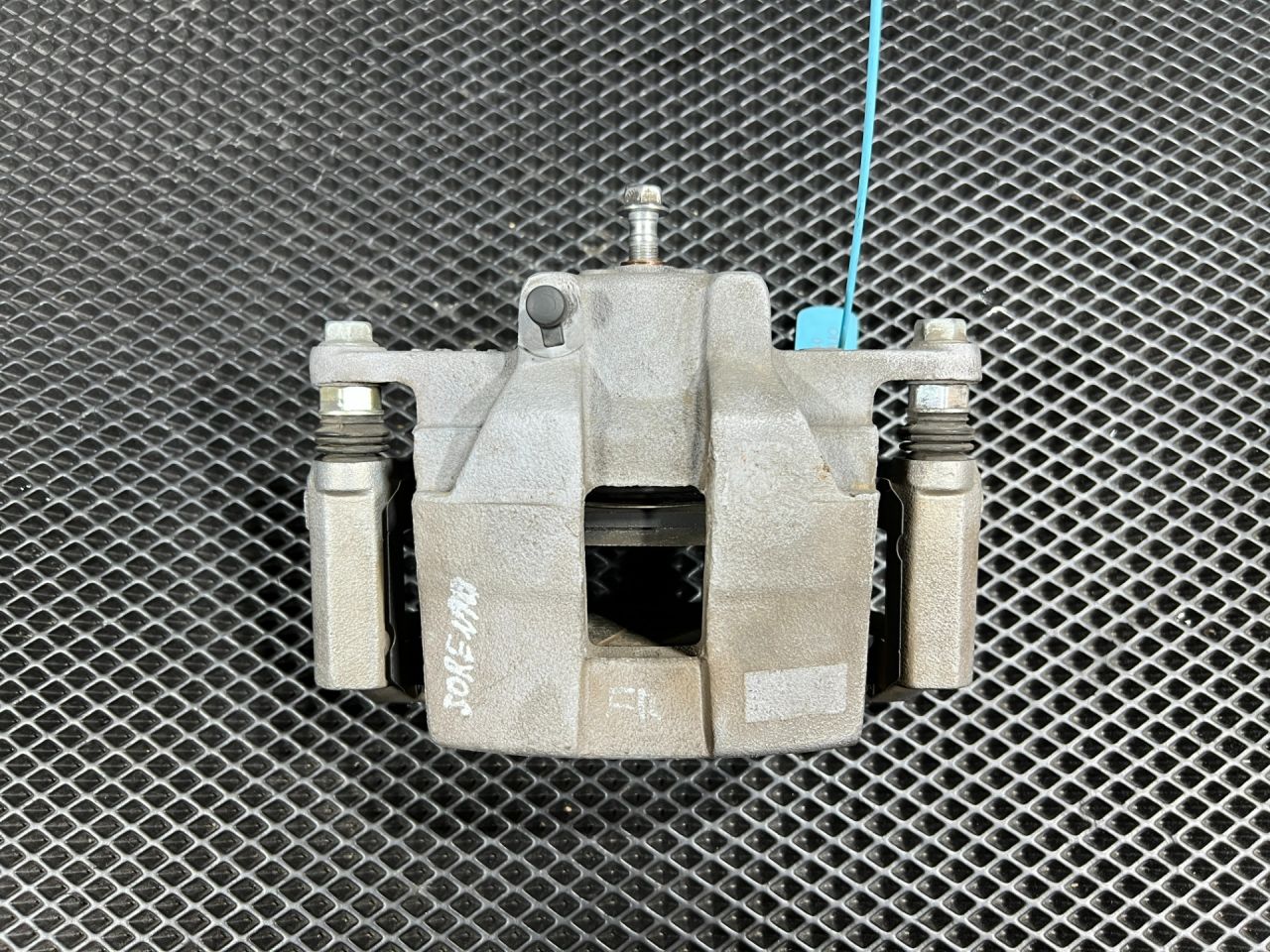 суппорт передний правый Kia Sorento 4 поколение 2023, 2.5 л., бензин, АКПП, внедорожник 5 дв., передний привод, 58130P2000 - фото №1