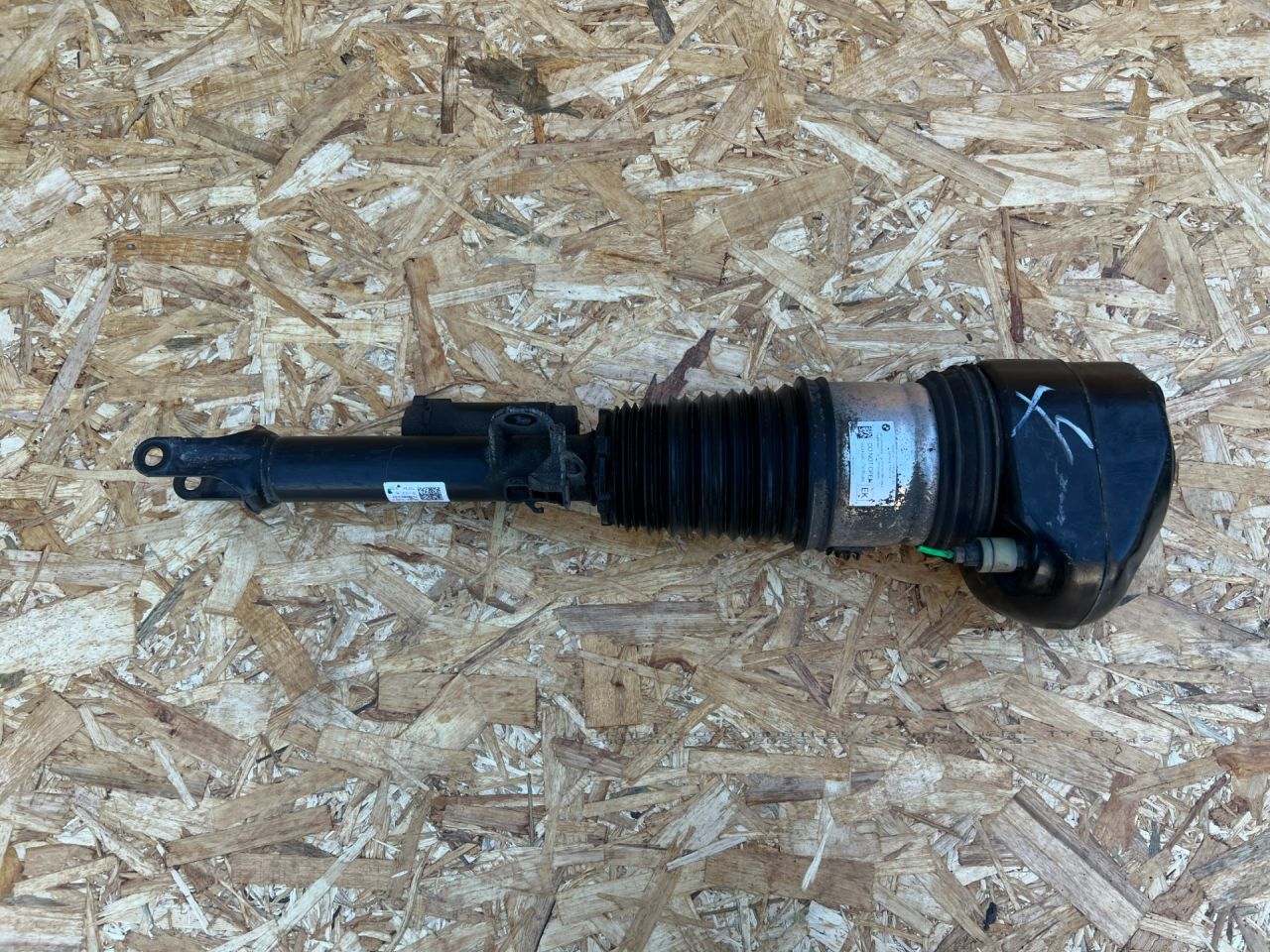 пневмостойка передняя BMW 7 серия G11/G12 2017, 3.0 л., B57 D30 A, дизель, АКПП, седан, 37106877553 - фото №1