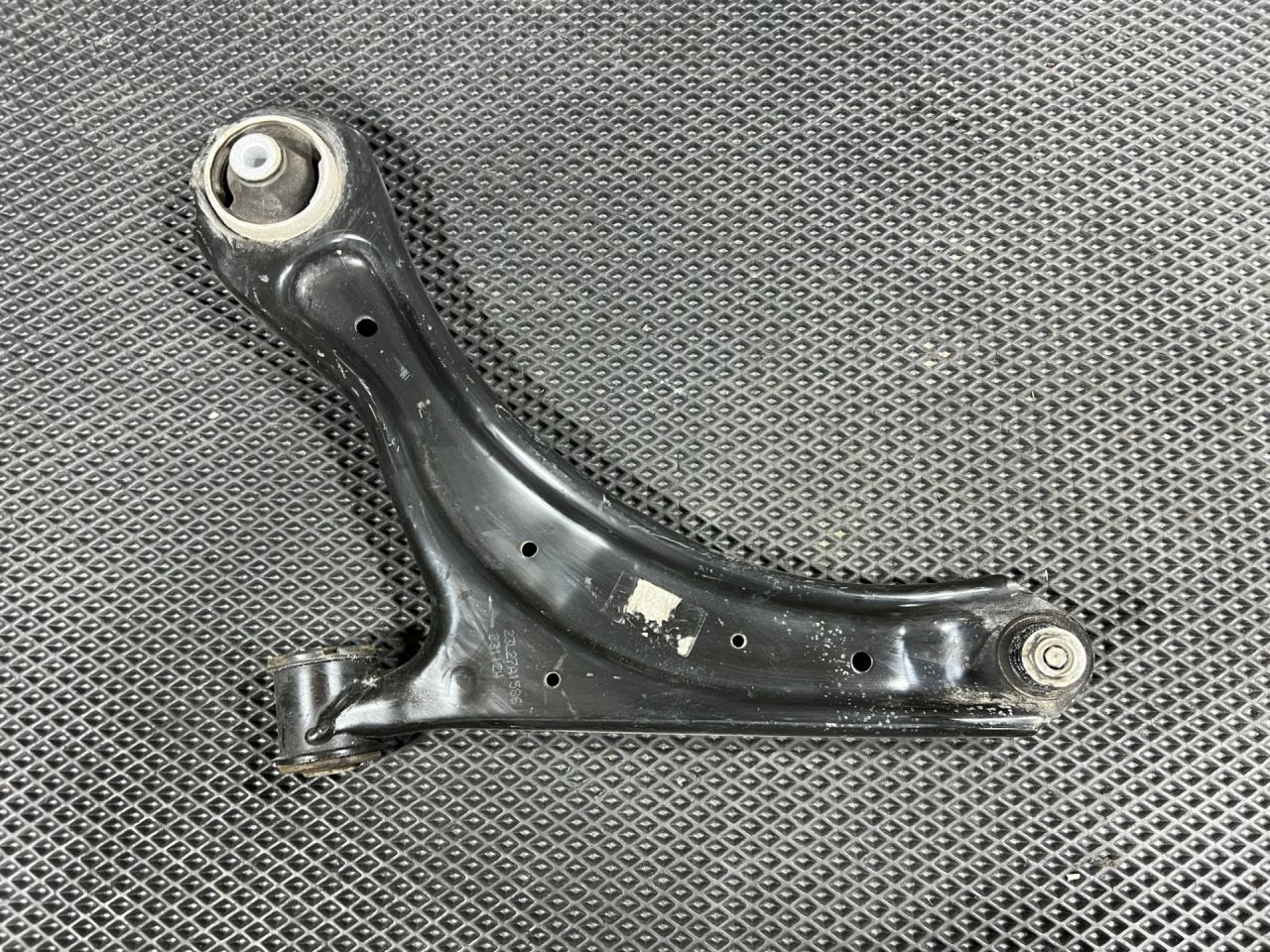 рычаг передний левый Chevrolet Trax 2 поколение 2024, 1.2 л., LIH, бензин, АКПП, внедорожник 5 дв., передний привод, 42762056 - фото №1