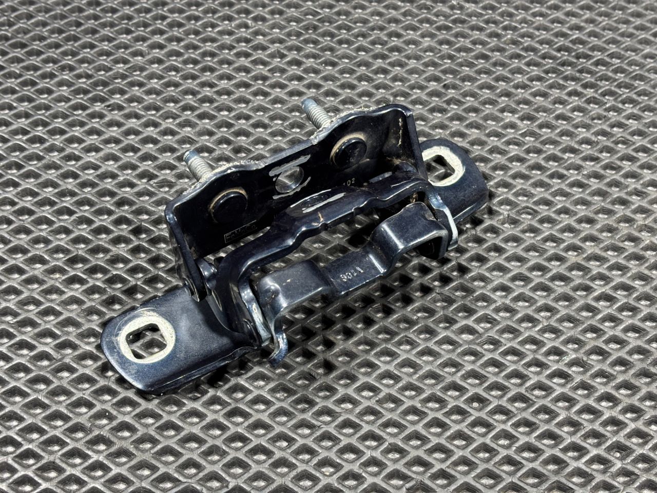 петля крышки багажника Ford Bronco Sport 1 поколение 2021, 1.5 л., бензин, АКПП, внедорожник 5 дв., M1PBS42900AE - фото №1