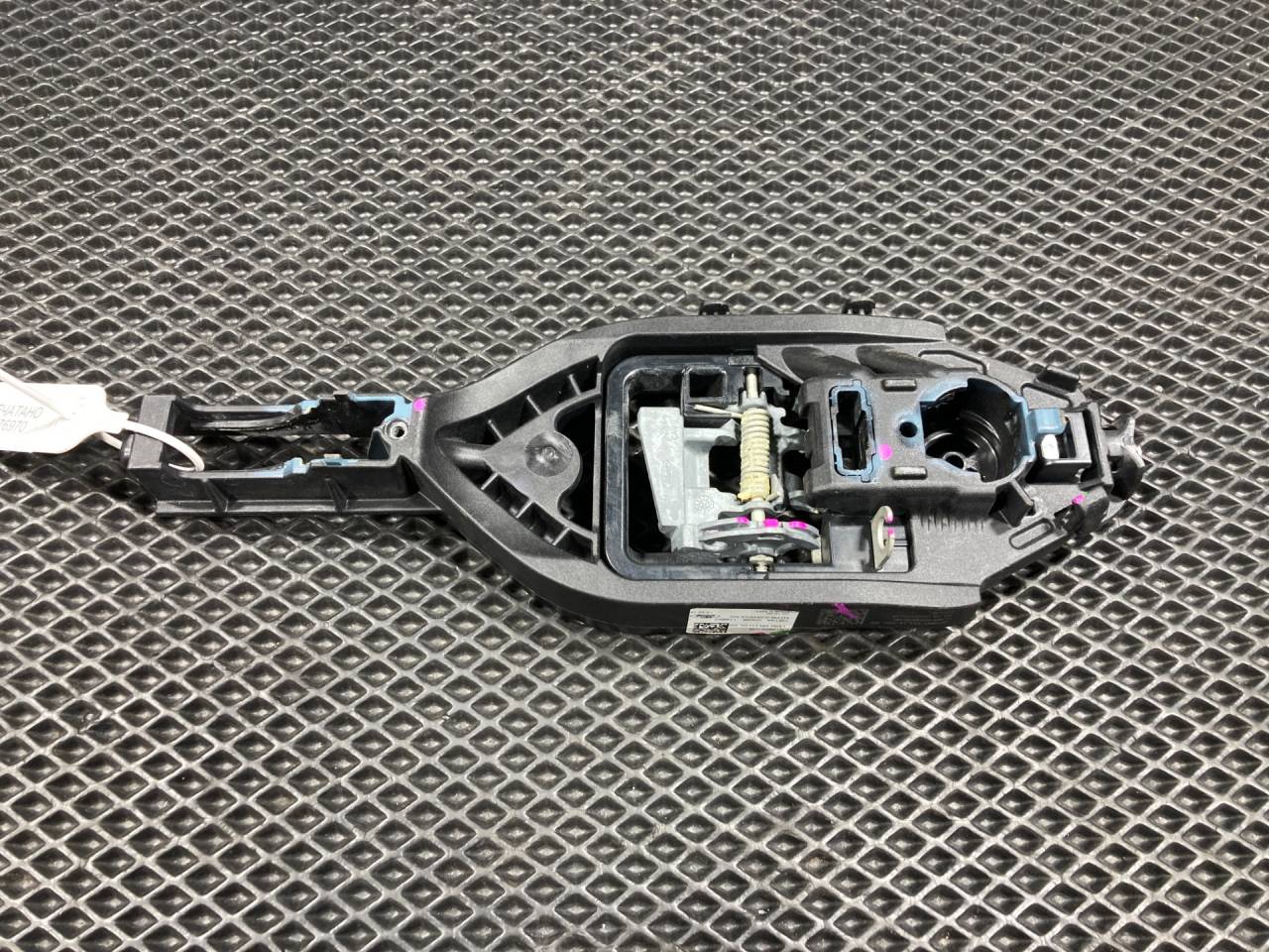 скелет ручки двери задней левой Ford Bronco Sport 1 поколение 2020, 1.5 л., бензин, АКПП, внедорожник 5 дв., M1PB-S264B53-AG, LJ6B-S224A36-EE - фото №1