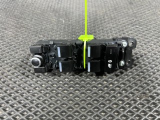 кнопка стеклоподъемника двери Land Rover Range Rover 4 поколение 2017, 3.0 л., бензин, АКПП, внедорожник 5 дв., LR078894, LR186660, LR034932, LR066075, LR071113, LR085481, LR110324, LR112883, CPLA14540AD