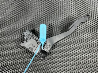 педаль Volkswagen Taos 1 поколение 2023, 1.5 л., DNKA, бензин, АКПП, внедорожник 5 дв., передний привод, 5QN723503