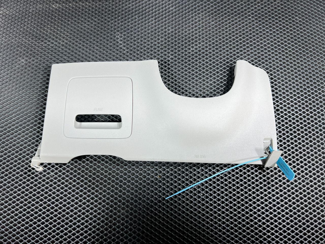 накладка на торпедо (консоль) Kia Sorento 4 поколение 2023, 2.5 л., бензин, АКПП, внедорожник 5 дв., передний привод, 84750-R5000GYT - фото №1