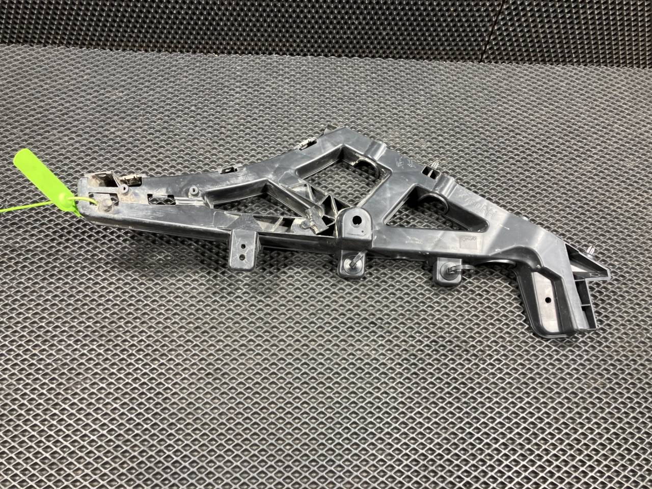 Крепление бампера заднего Jaguar XE 1 поколение X760 2016, 2.0 л., 204PT, бензин, АКПП, седан, T4N13778, GX7317A881AD - фото №1