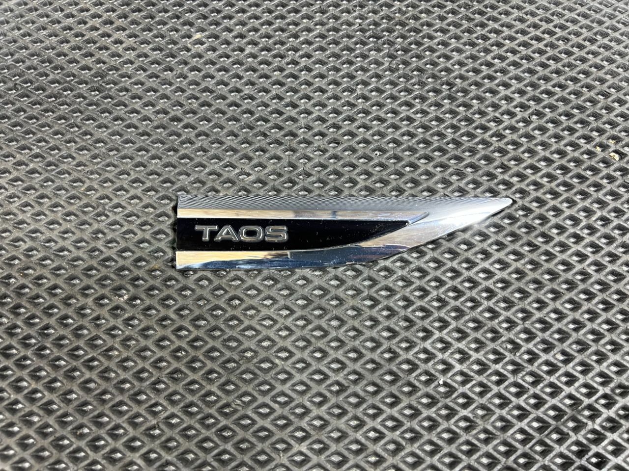 молдинг крыла Volkswagen Taos 1 поколение 2023, 1.5 л., DNKA, бензин, АКПП, внедорожник 5 дв., передний привод, 2GJ853688A - фото №1