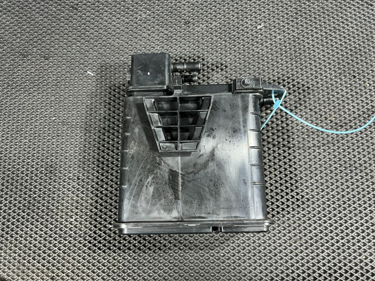 адсорбер Chevrolet Trax 2 поколение 2023, 1.2 л., LIH, бензин, АКПП, внедорожник 5 дв., 42811432 - фото №1