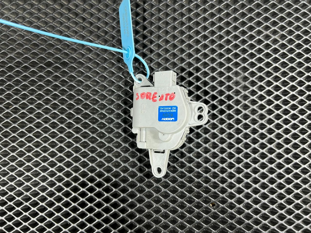 моторчик заслонки печки Kia Sorento 4 поколение 2023, 2.0 л., G4KA, бензин, АКПП, внедорожник 5 дв., передний привод, 97161L1100 - фото №1