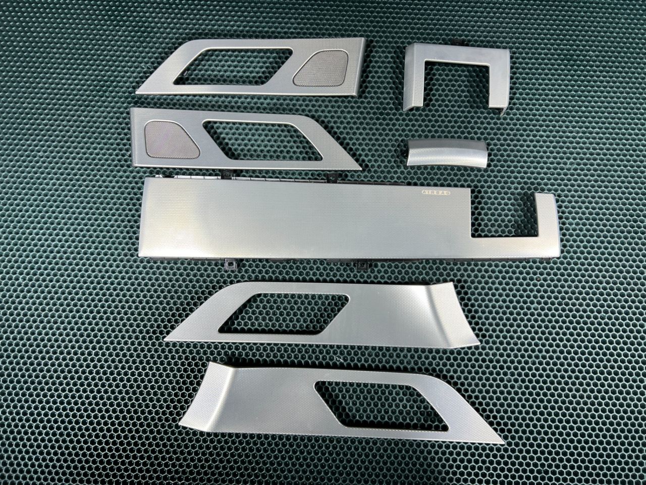 комплект декоративных накладок (дерева) салона Jaguar XF X260 2018, 2.0 л., PT204, бензин, АКПП, седан, GX63046A63B, GX63237B44, GX63237B45, GX63046A62BA, GX63237B48, T2H5515, T2H5522, T2H6283, T2H6288, T2H6276, T2H6280, GX63045C34BA, GX63237B49AB - фото №1