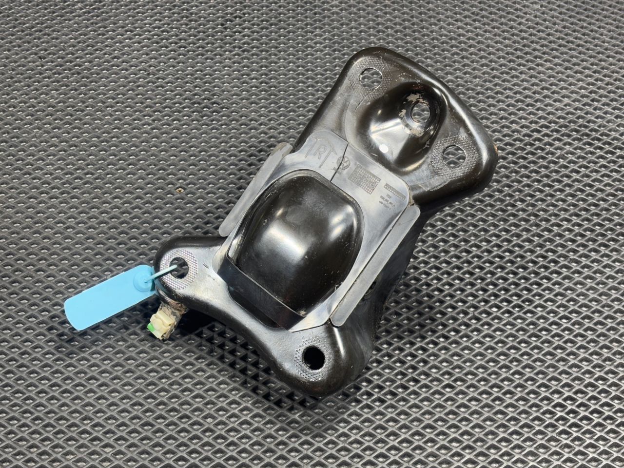 Кронштейн балки Volkswagen Taos 1 поколение 2021, 1.5 л., DNKA, бензин, АКПП, внедорожник 5 дв., 5QM501546 - фото №1