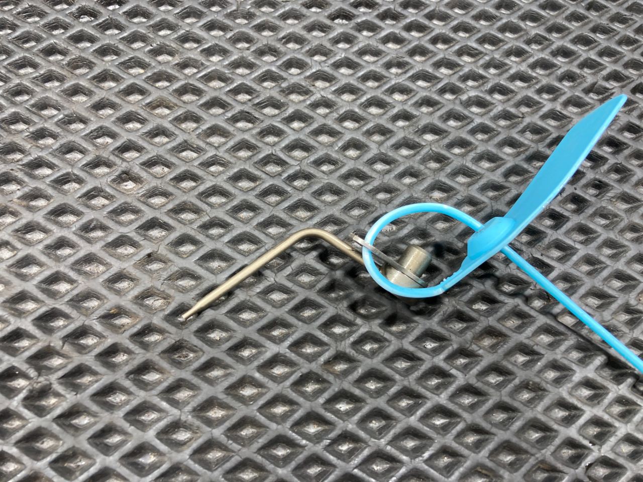 форсунка масляная Land Rover Range Rover Sport 2 поколение 2016, 3.0 л., 306PS, бензин, АКПП, внедорожник 5 дв., JPLA6K868AA, LR091573, AJ813859 - фото №1