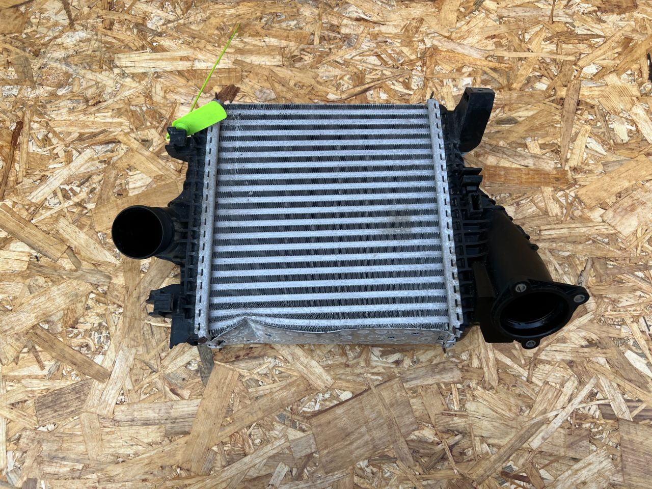 интеркулер Porsche Cayenne PO536 2023, 4.0 л., бензин, АКПП, внедорожник 5 дв., 4M0145803BS - фото №1