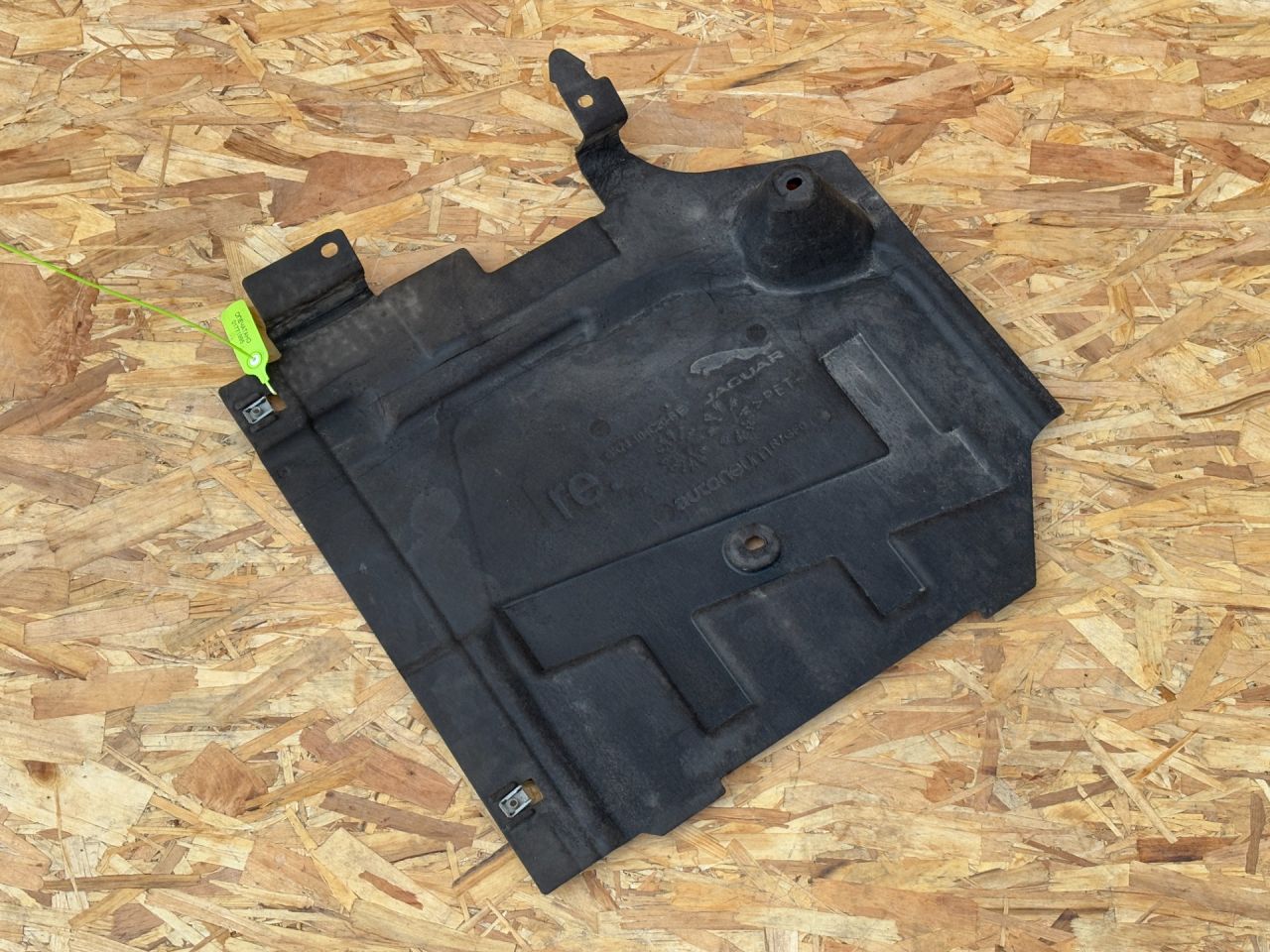 защита днища Jaguar XE 1 поколение X760 2016, 2.0 л., бензин, АКПП, T4N13817, T4N6761, GX73-104C20-BE - фото №1