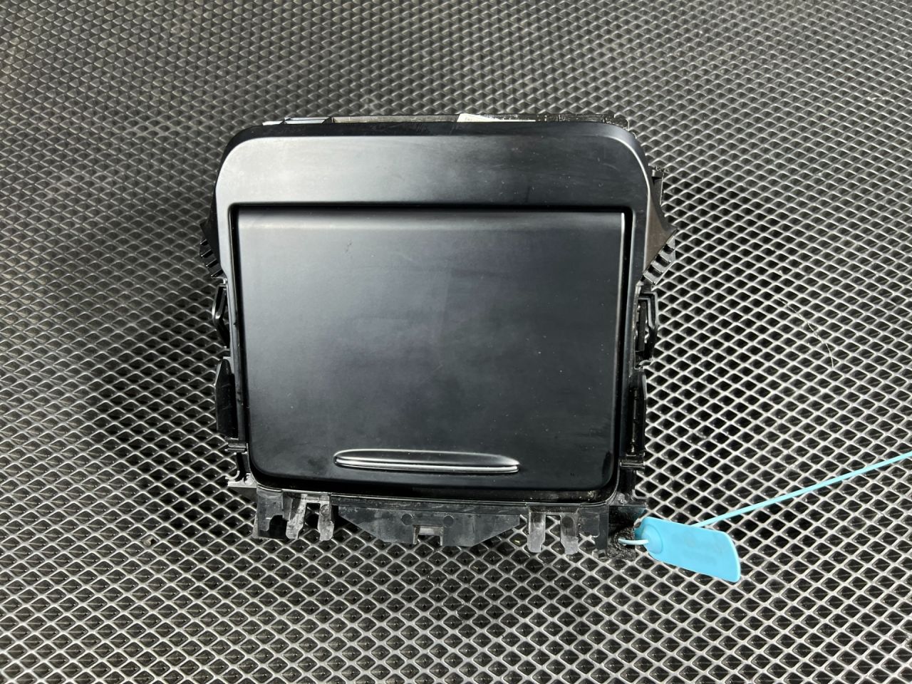 вещевой ящик центральной консоли Kia Sorento 4 поколение 2023, 2.5 л., бензин, АКПП, внедорожник 5 дв., передний привод, 84630-R5150, 84630-P2100 - фото №1